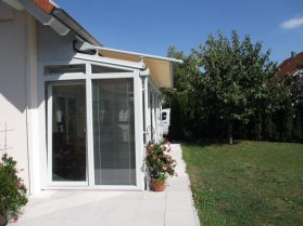 Wintergarten-mit-Sonnenschutz